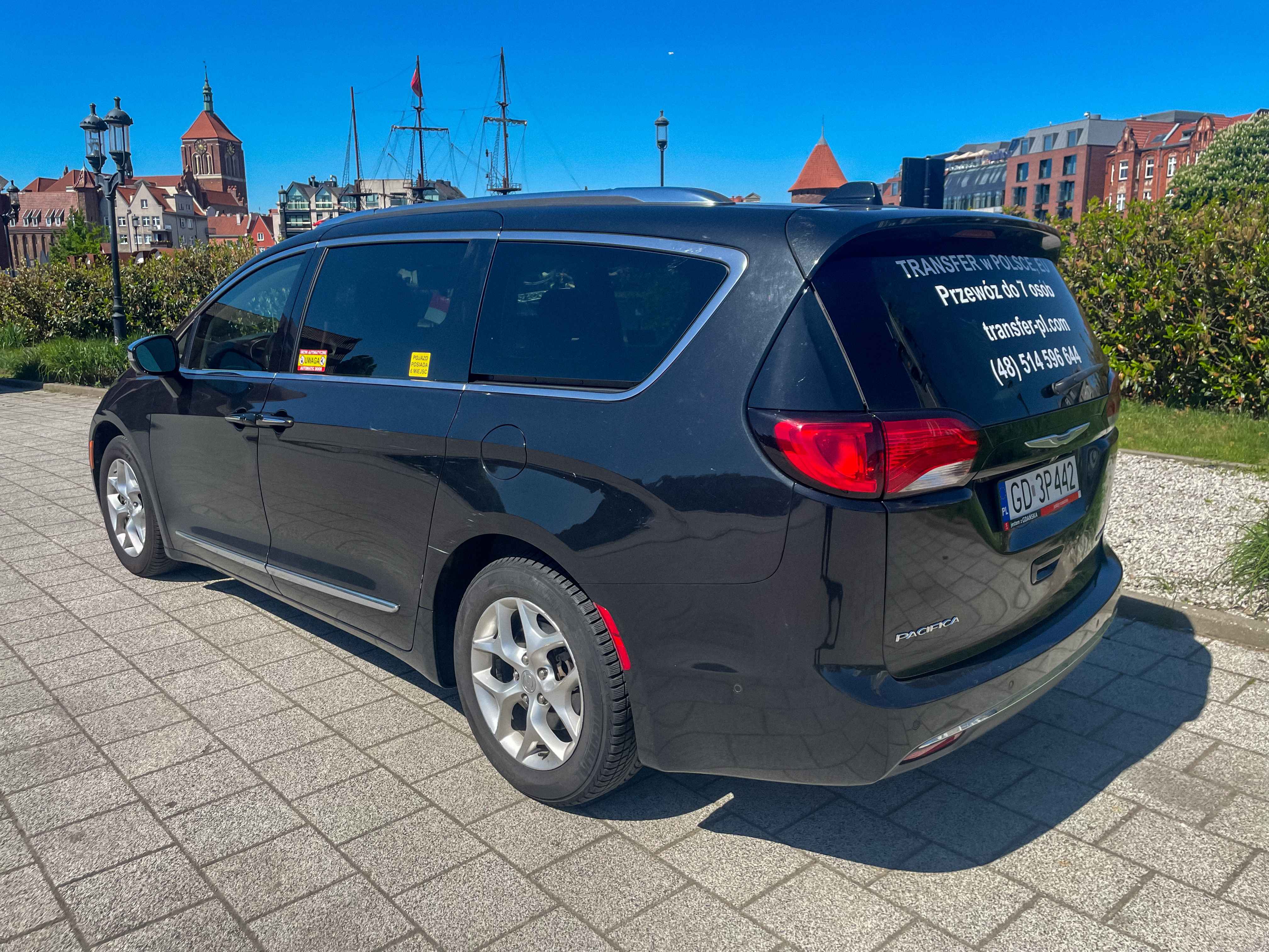 Chrysler Pacifica Minivan 6+1 photo 3