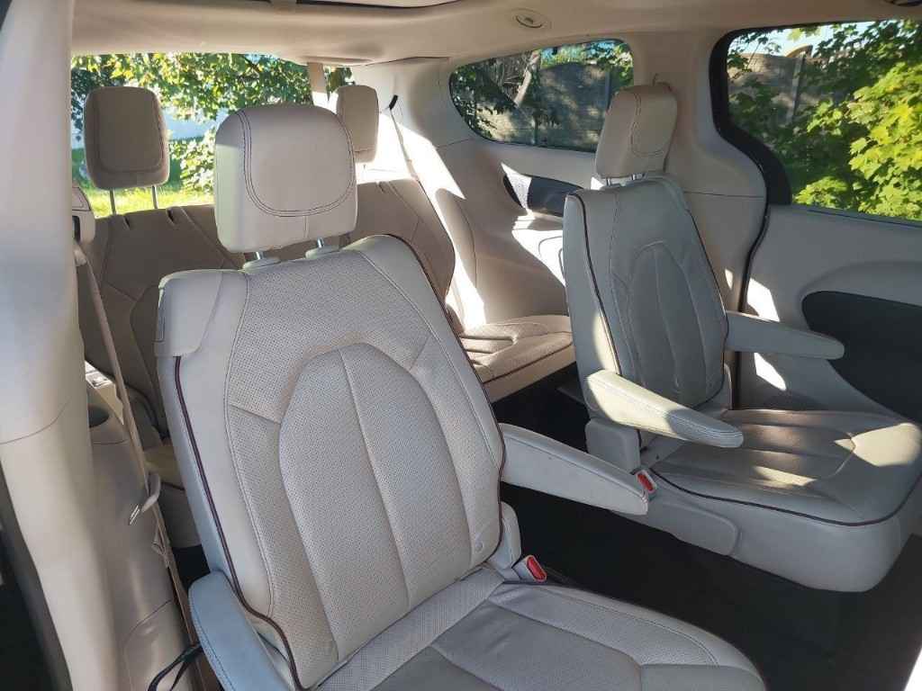 Chrysler Pacifica Minivan 6+1 photo 6