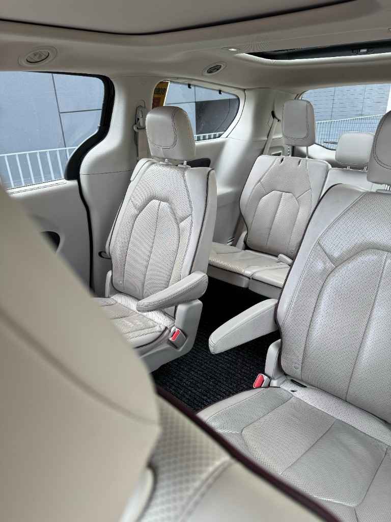 Chrysler Pacifica Minivan 6+1 photo 7