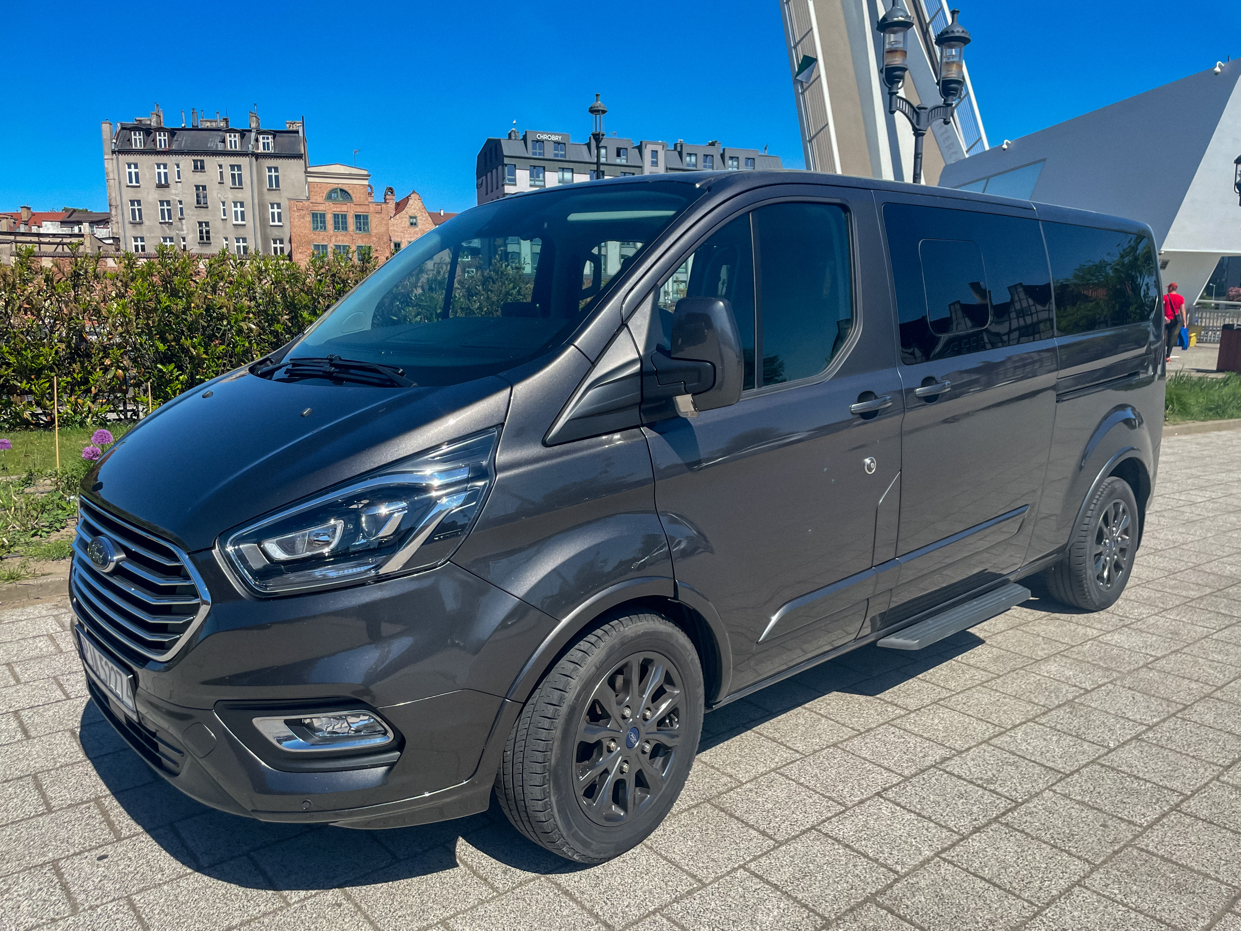 Ford Tourneo Custom photo 1