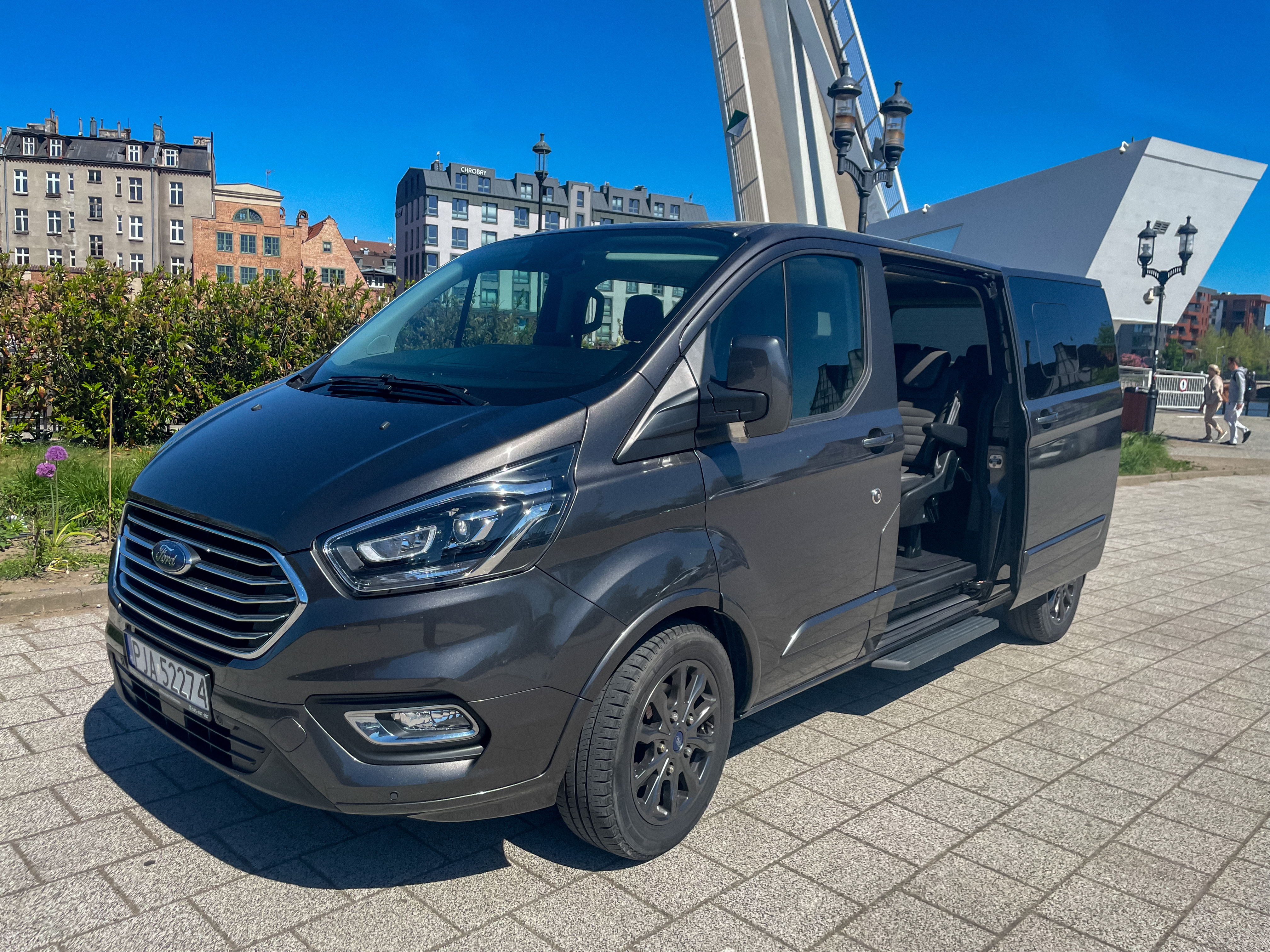 Ford Tourneo Custom photo 2