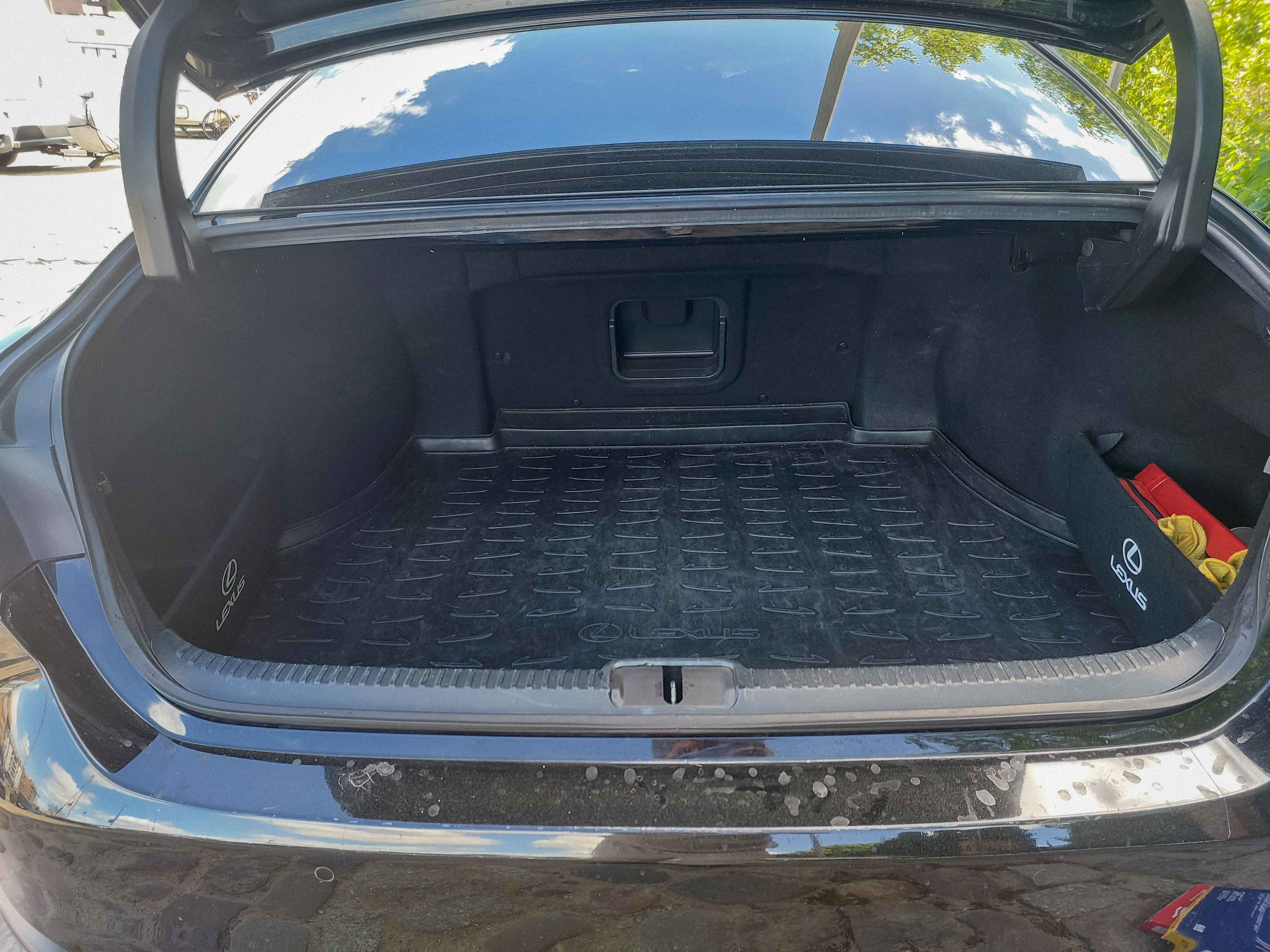 Lexus ES 300h Black 2022 photo 11