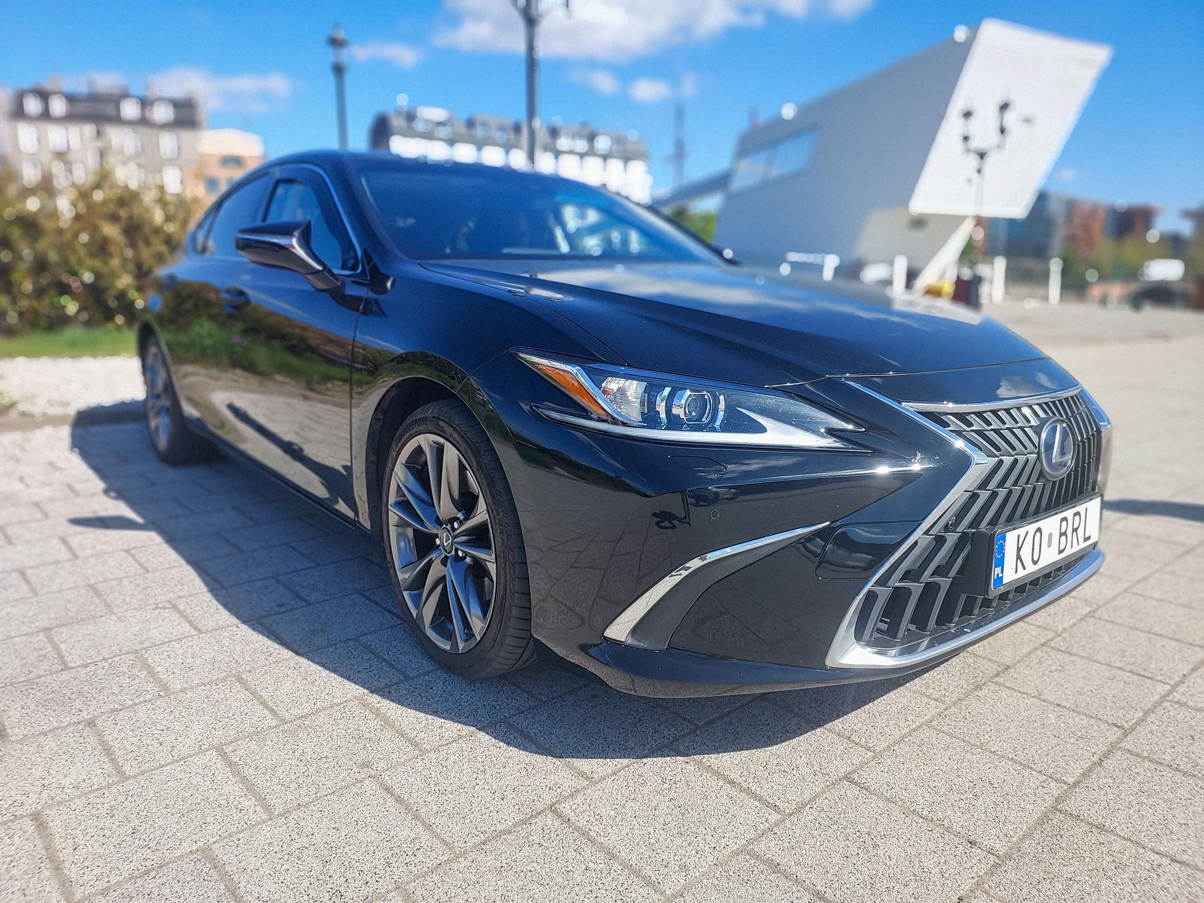 Lexus ES 300h Black 2022 photo 3