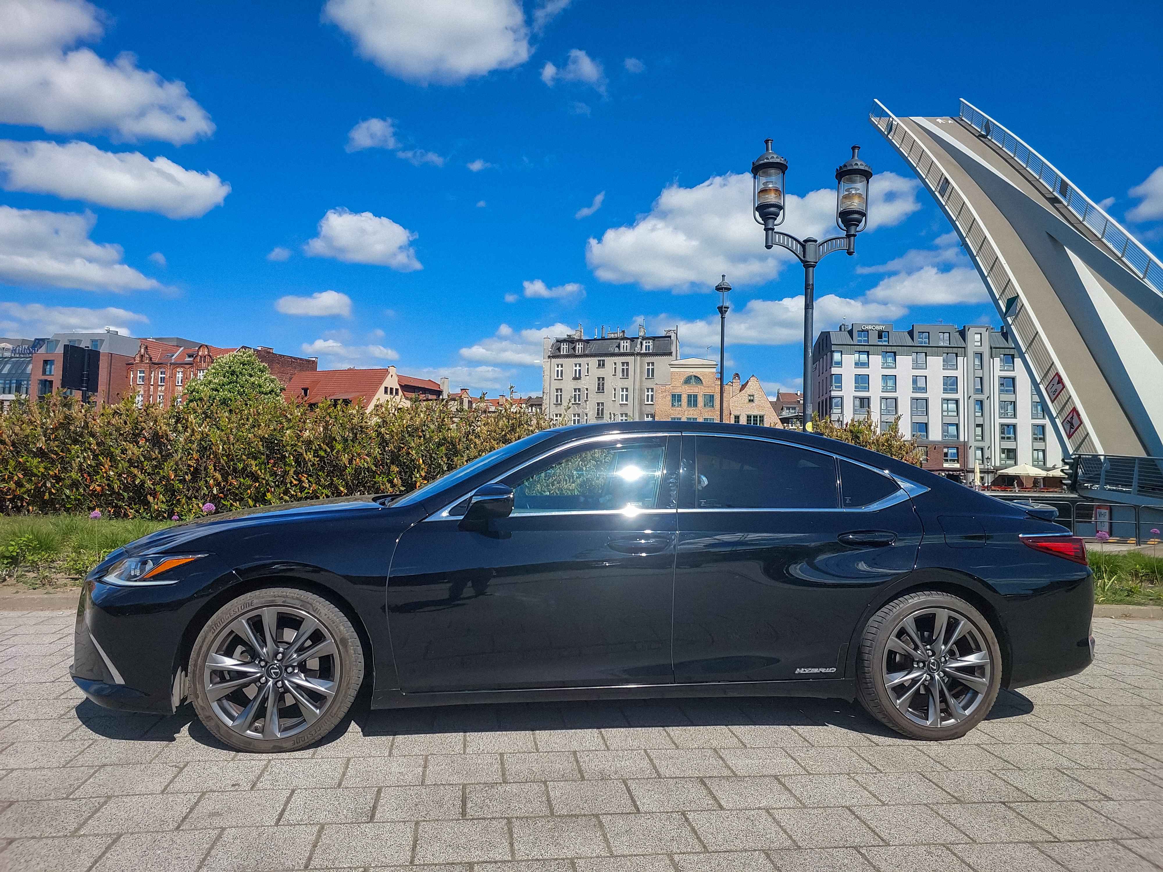 Lexus ES 300h Black 2022 photo 4