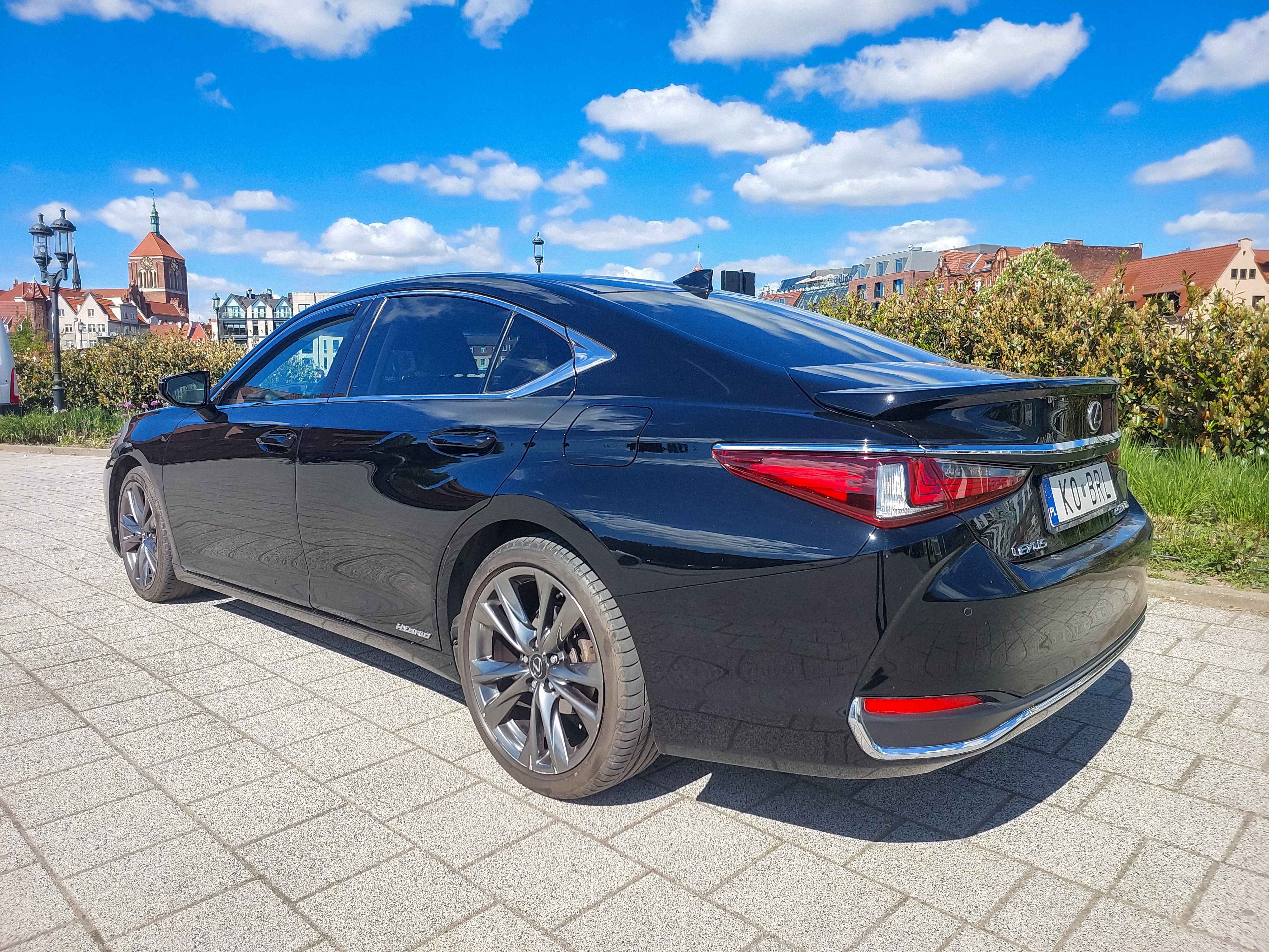 Lexus ES 300h Black 2022 photo 5