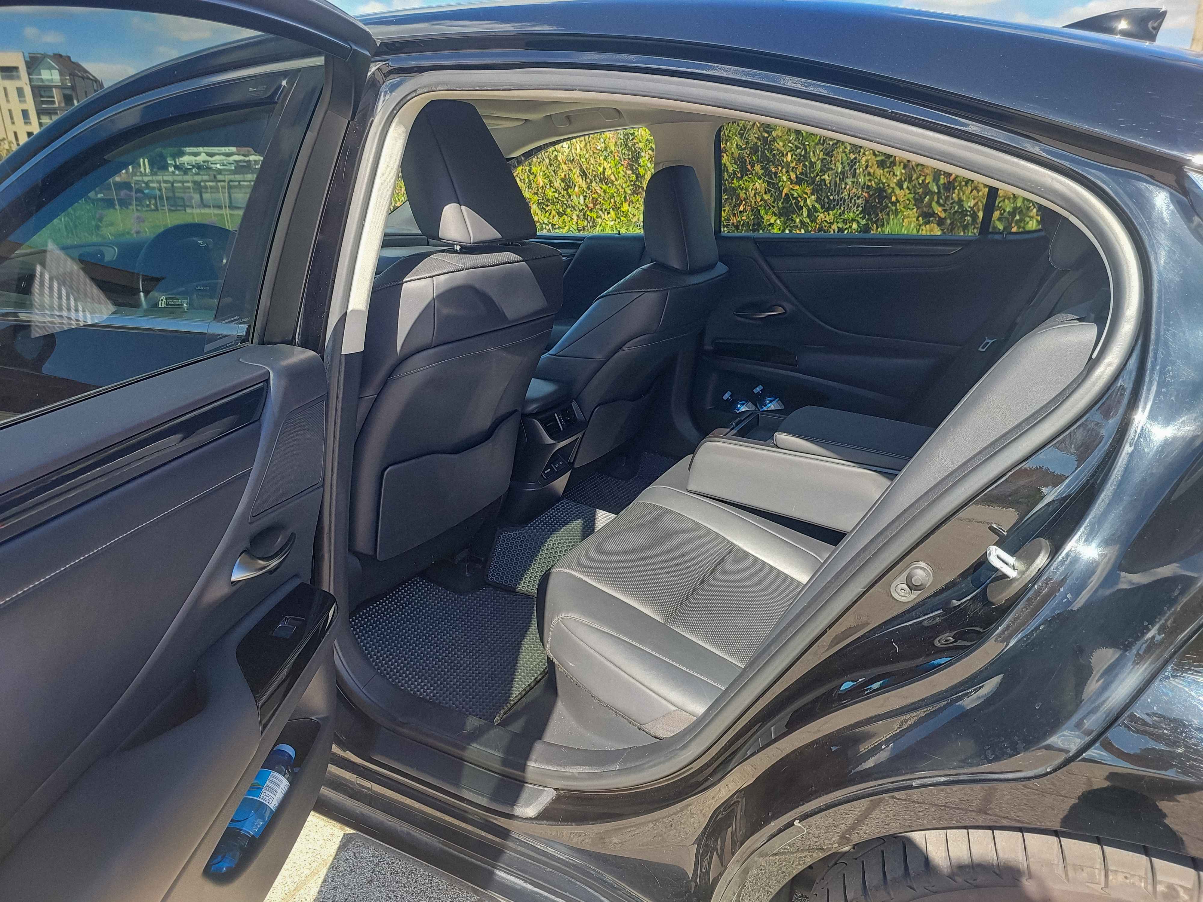 Lexus ES 300h Black 2022 photo 9