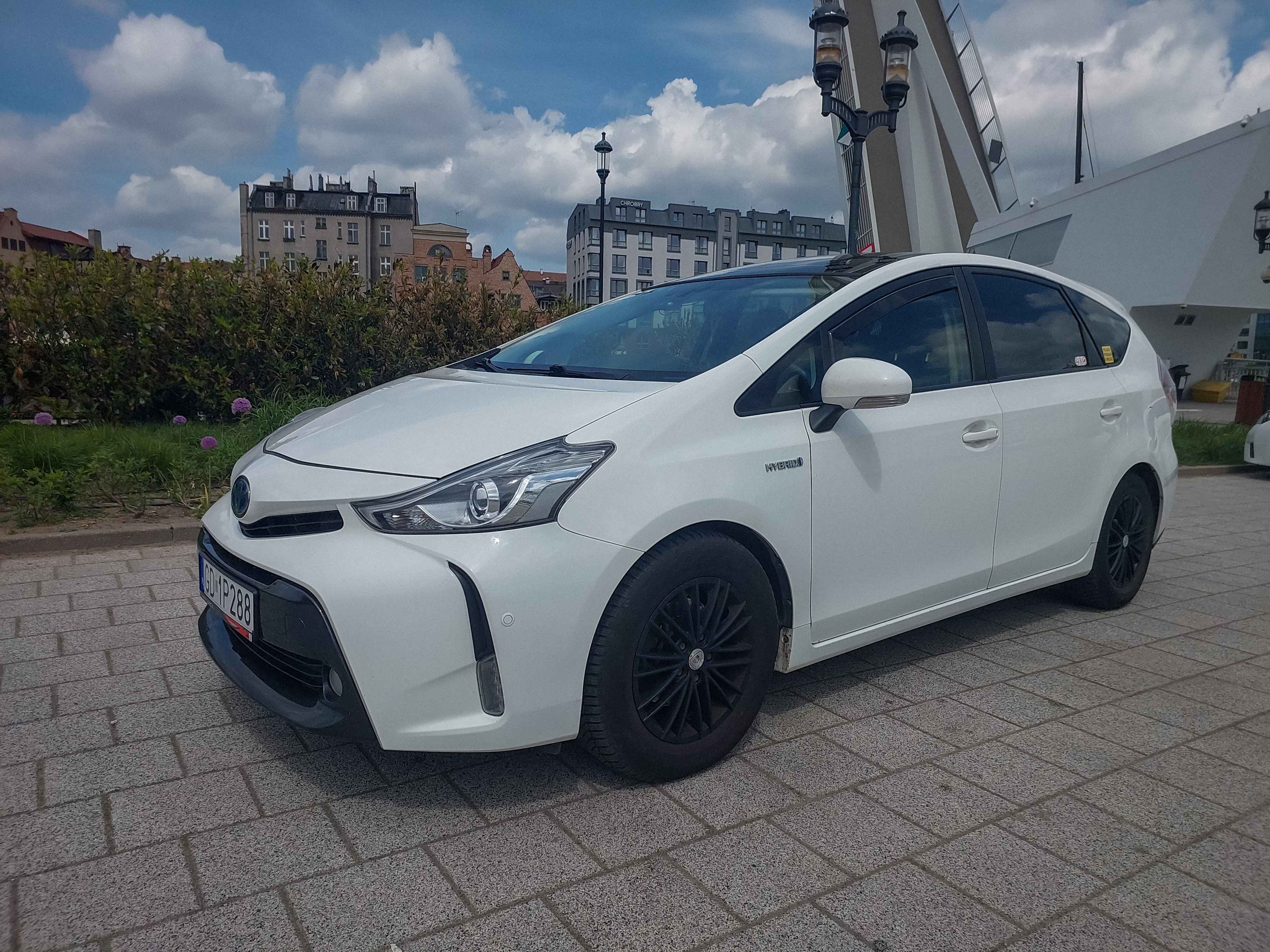 Toyota Prius Plus photo 1