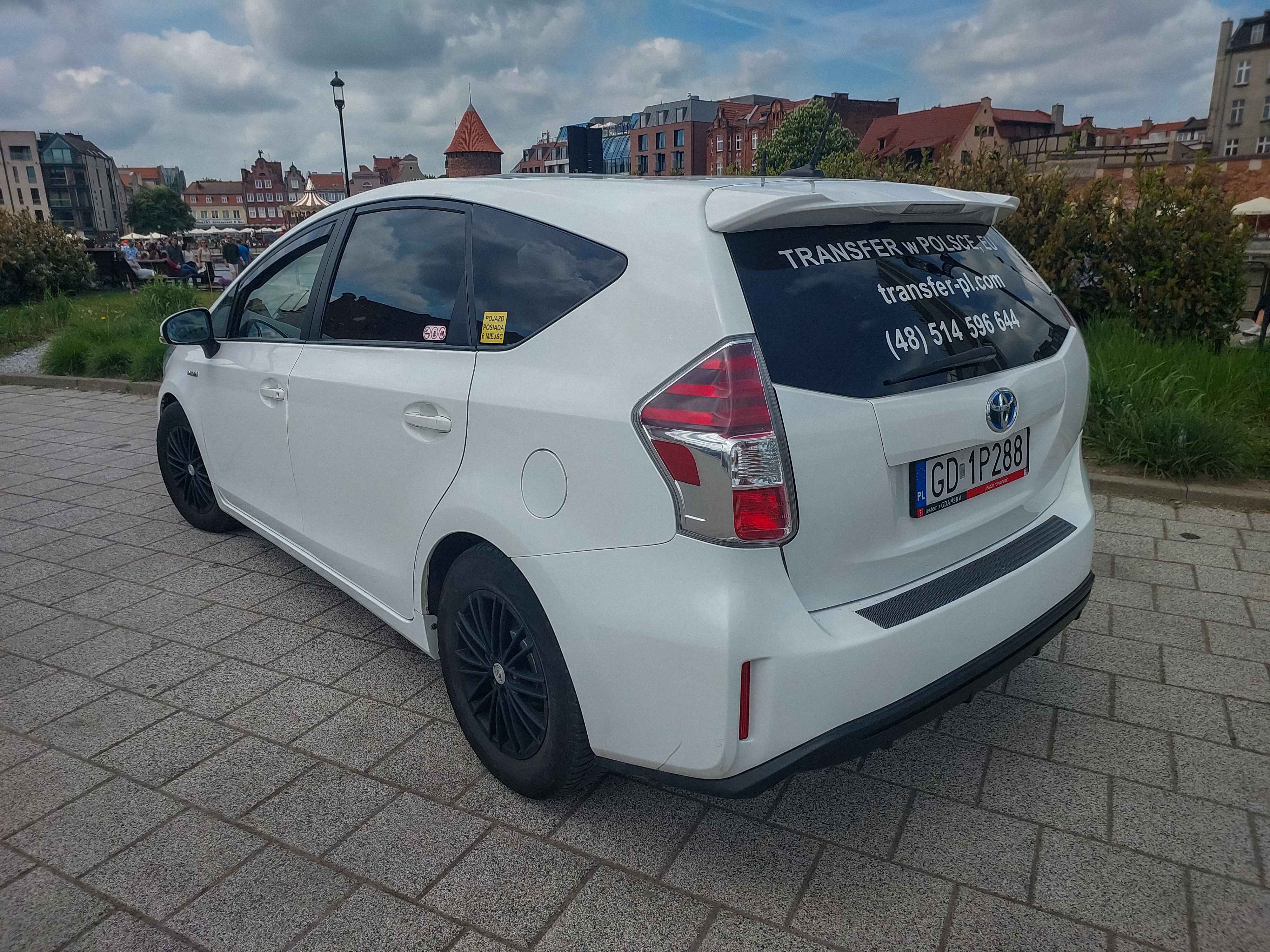 Toyota Prius Plus photo 8