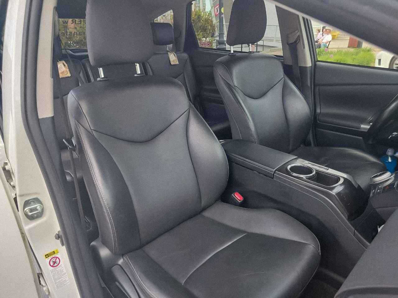 Toyota Prius Plus photo 9