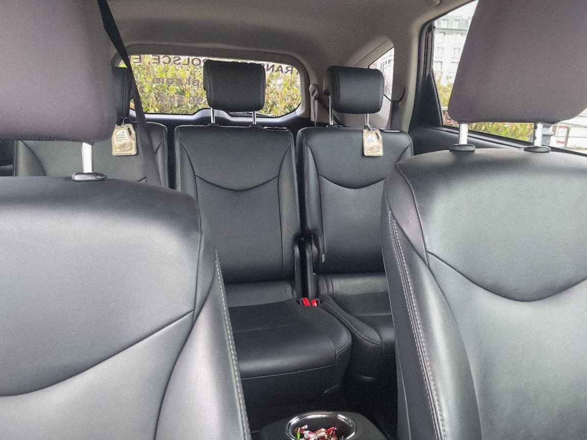 Toyota Prius Plus photo 10