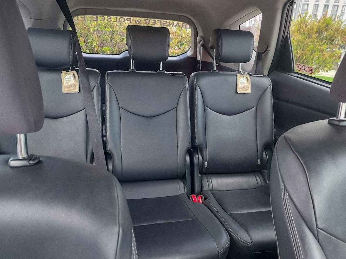 Toyota Prius Plus photo 12