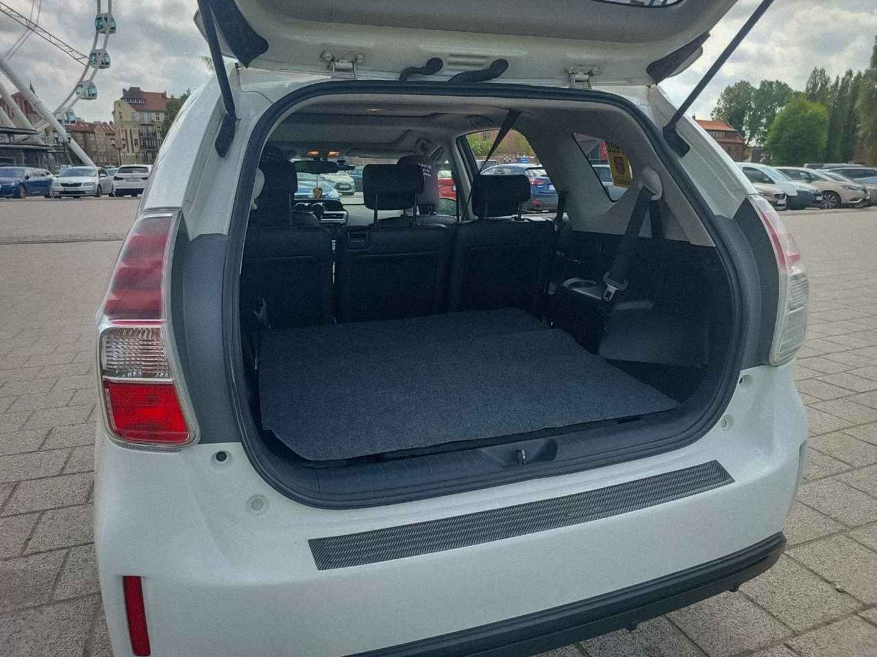 Toyota Prius Plus photo 13