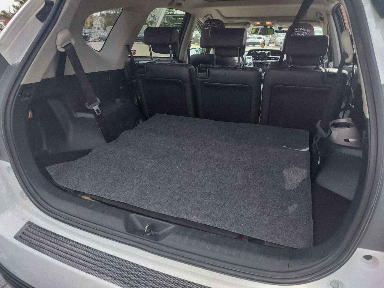 Toyota Prius Plus photo 14
