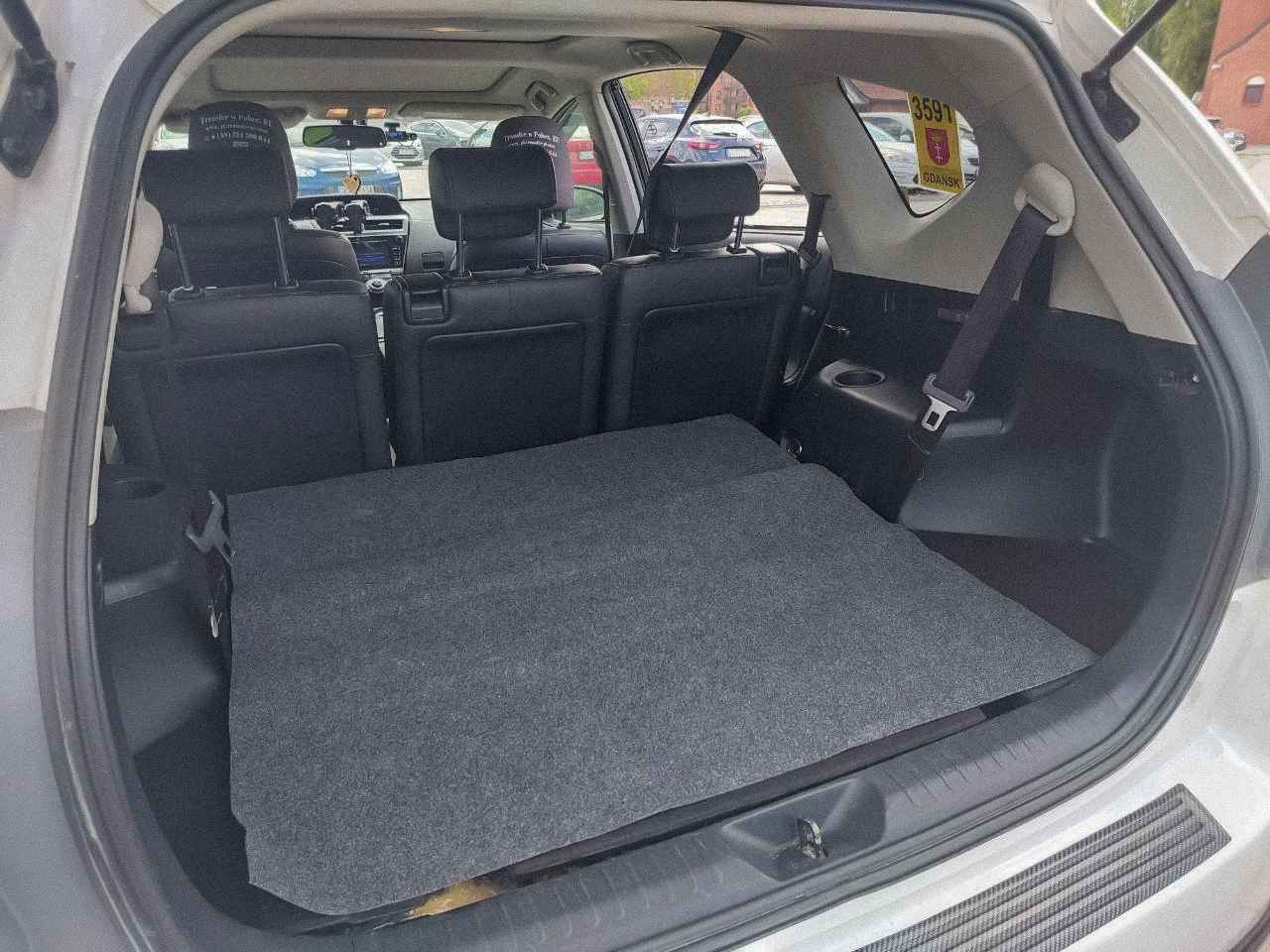 Toyota Prius Plus photo 15
