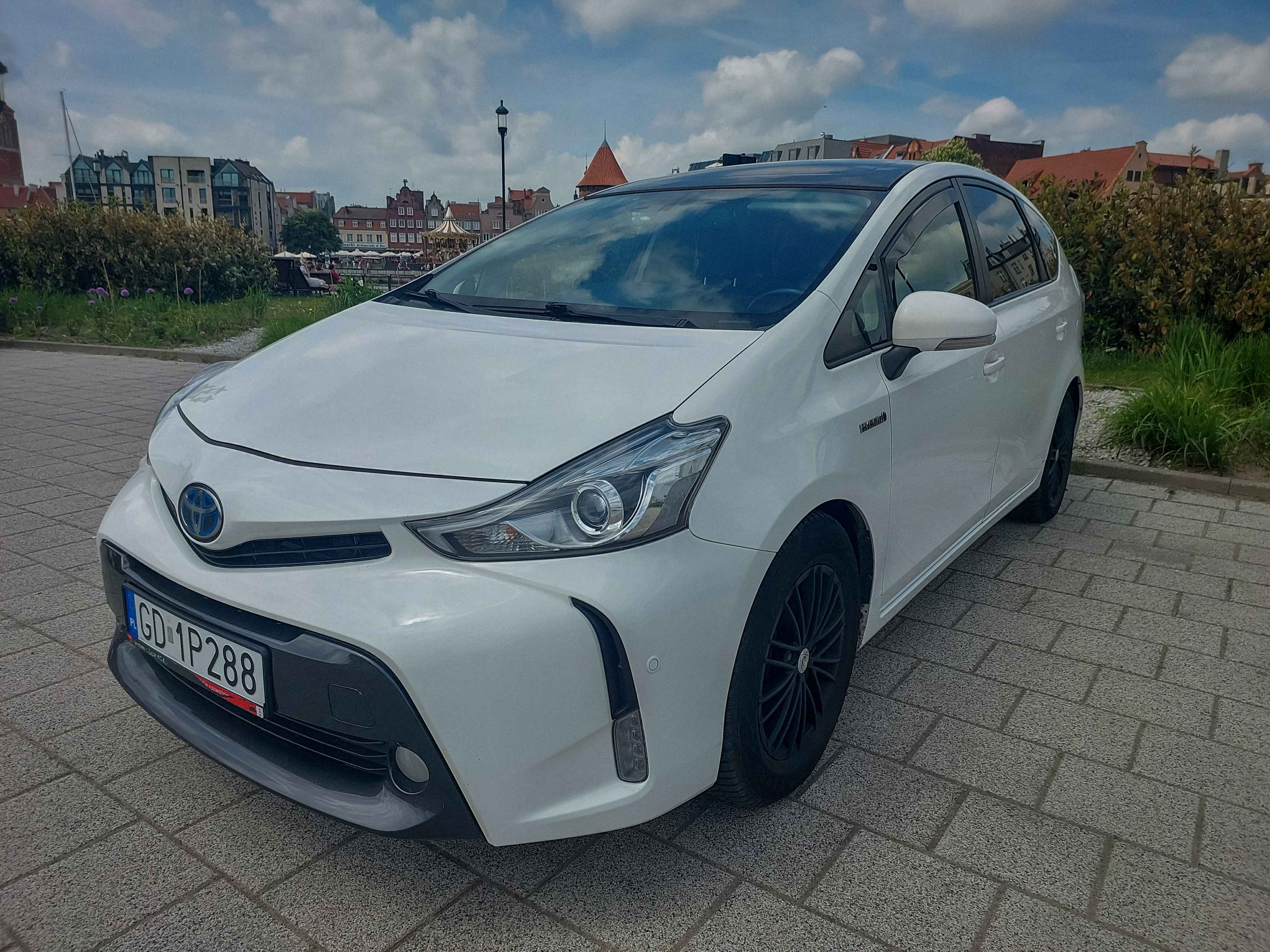 Toyota Prius Plus photo 3